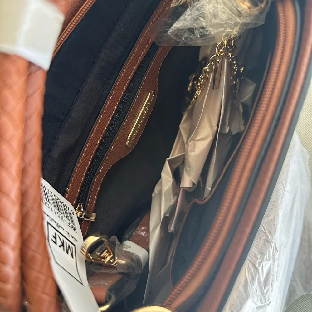 NWT MIA K. Collection Women's Leather Brown Handbag/Crossbody with Wristlet - Picture 8 of 15